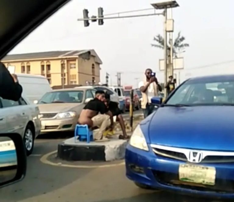 Suspected Yahoo Boys Seen Defecating and Eating Their Excretra at IMSU Junction, Owerri